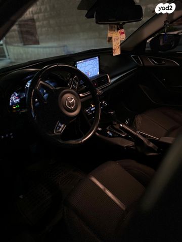 מודעת רכב מאזדה 3