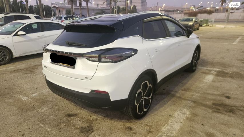 מודעת רכב ג׳ילי Geometry C