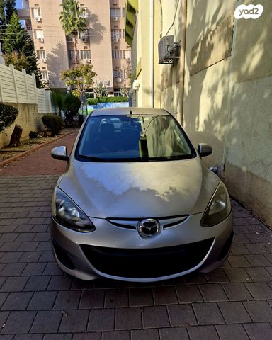 מודעת רכב מאזדה 2