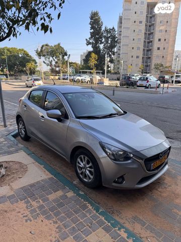 מודעת רכב מאזדה 2