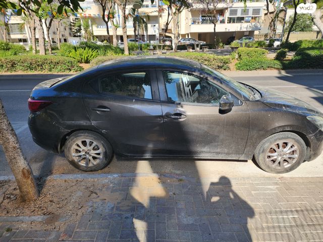 מודעת רכב מאזדה 2