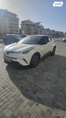 מודעת רכב טויוטה C-HR
