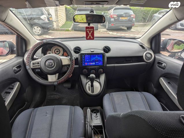 מודעת רכב מאזדה 2