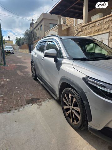 מודעת רכב טויוטה קורולה קרוס