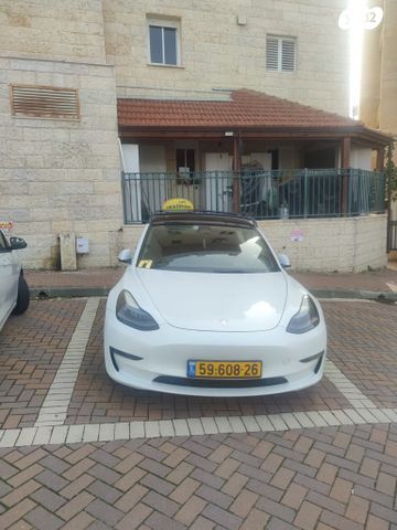 מודעת רכב טסלה מודל 3