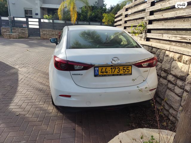 מודעת רכב מאזדה 3