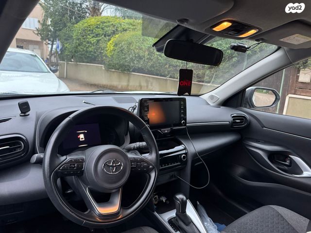 מודעת רכב טויוטה יאריס קרוס