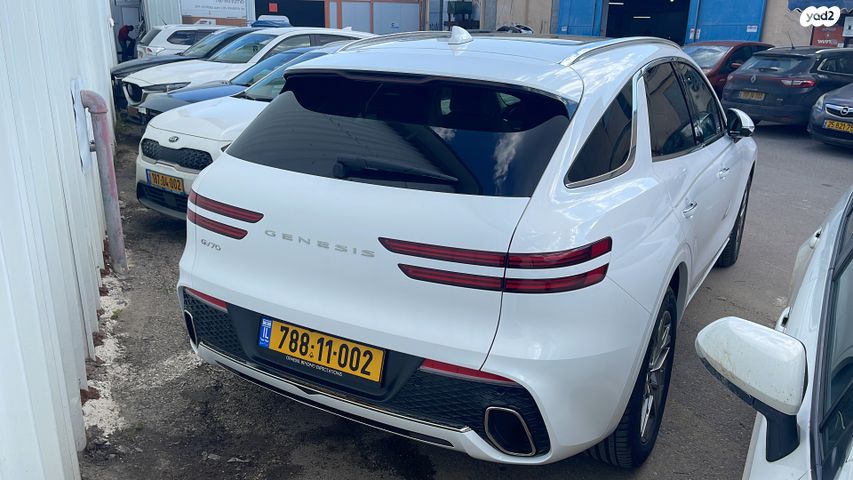 מודעת רכב ג'נסיס GV70