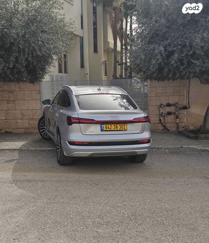 מודעת רכב אאודי E-tron