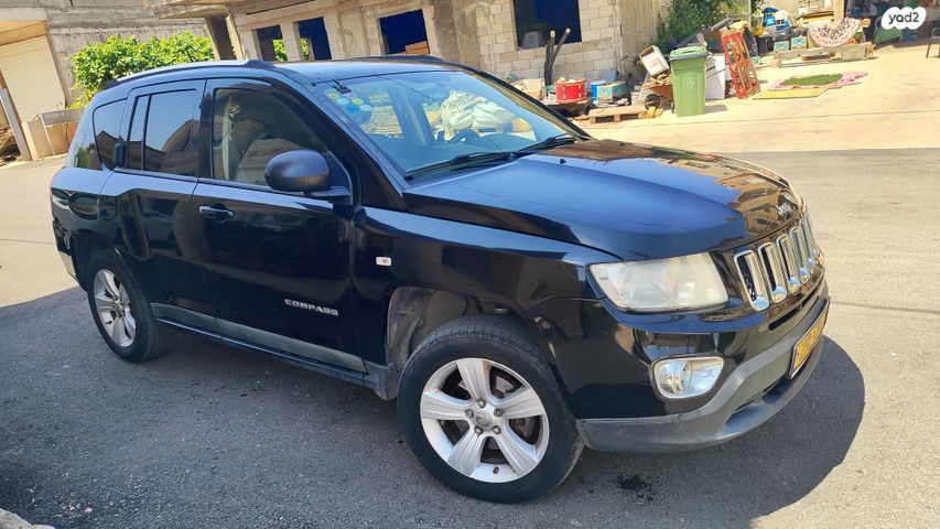מודעת רכב ג'יפ קומפאס