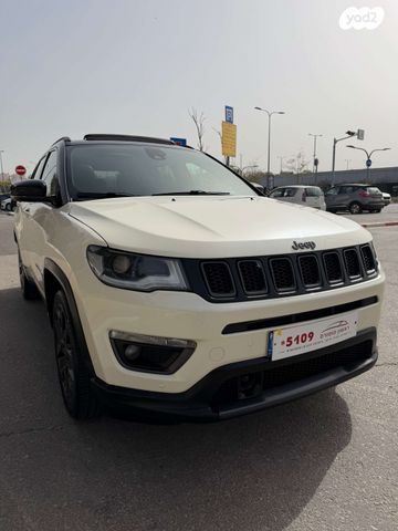 מודעת רכב ג'יפ קומפאס