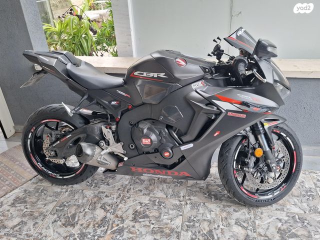 מודעת רכב הונדה CBR1000RR