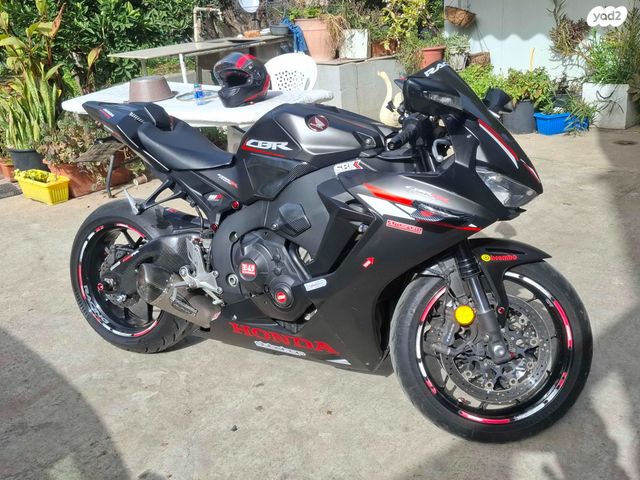 מודעת רכב הונדה CBR1000RR