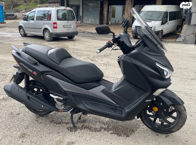 מודעת רכב סאן יאנג ג'וי-מקס Z-300