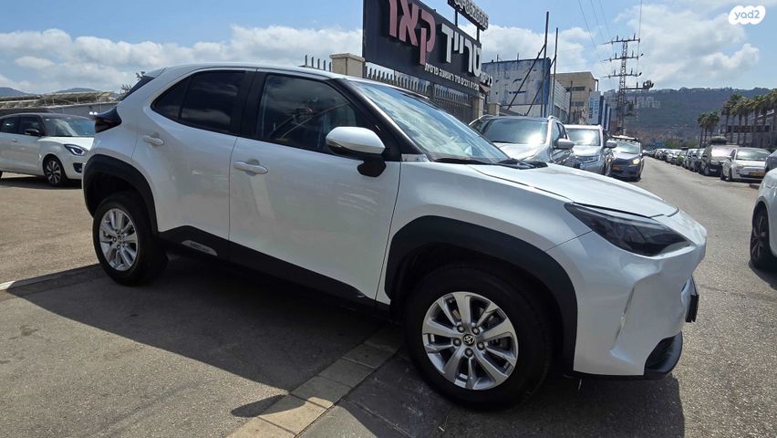 מודעת רכב טויוטה יאריס קרוס