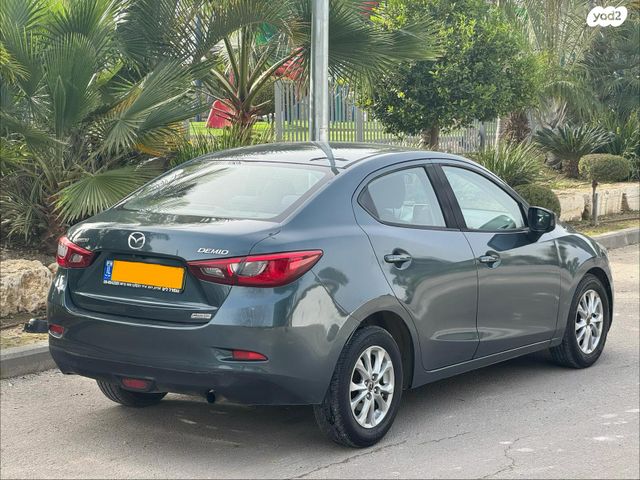 מודעת רכב מאזדה 2