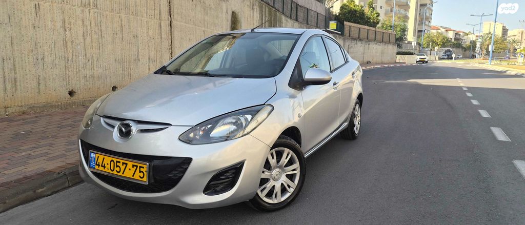 מודעת רכב מאזדה 2