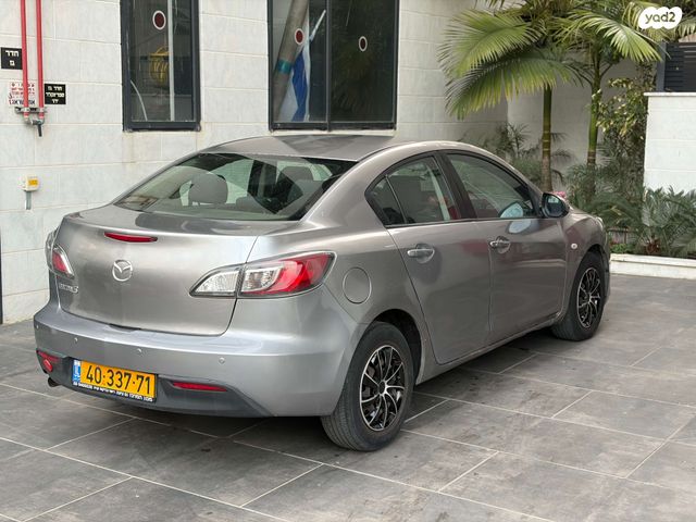 מודעת רכב מאזדה 3