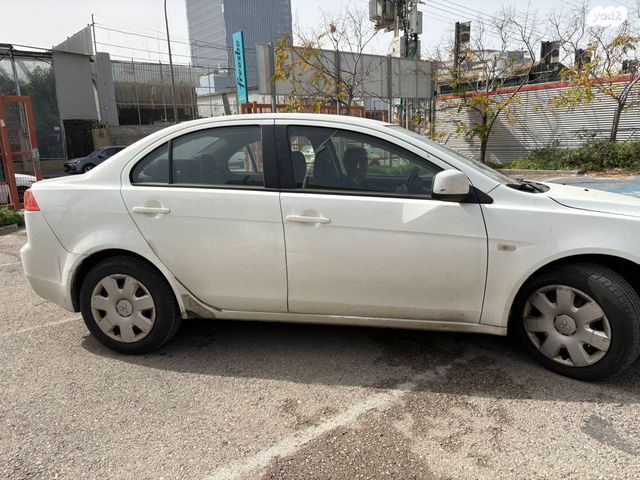 מודעת רכב מיצובישי לנסר