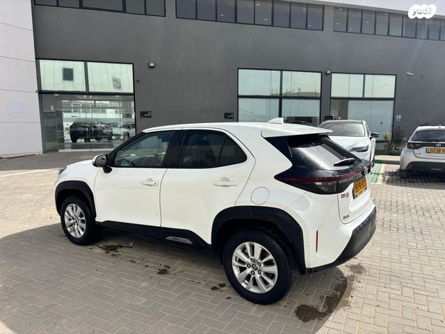 מודעת רכב טויוטה יאריס קרוס