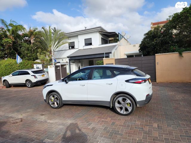 מודעת רכב ג׳ילי Geometry C