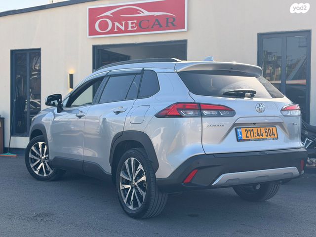 מודעת רכב טויוטה קורולה קרוס 1