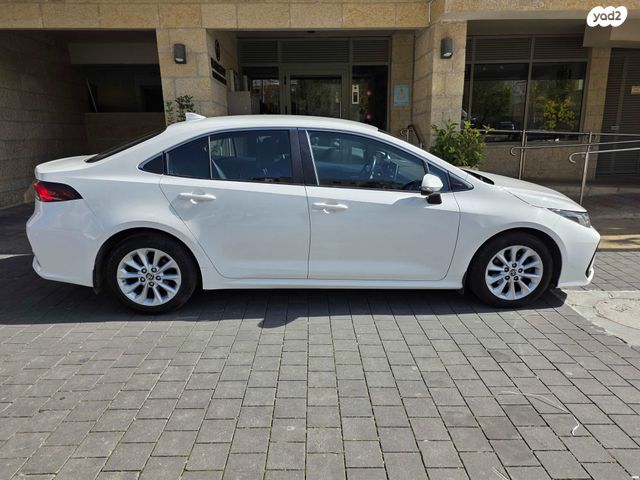 מודעת רכב טויוטה קורולה 1