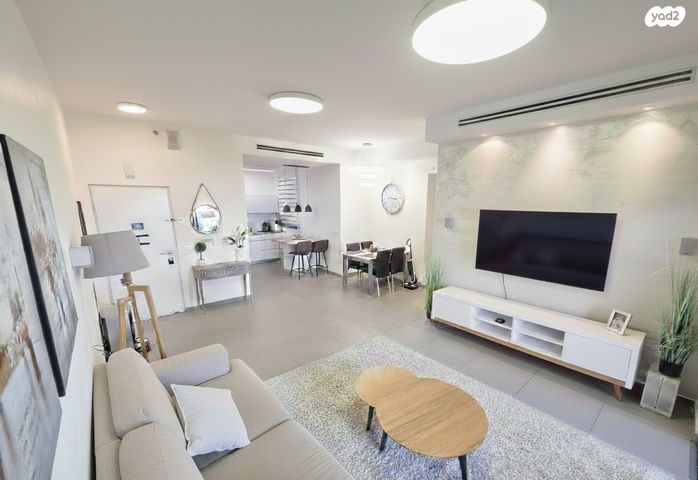 יונתן רטוש 16