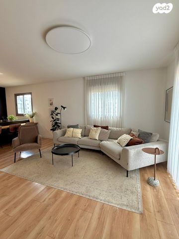 שרה אהרונסון 17