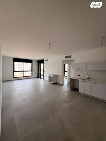 מאה ושישים 1