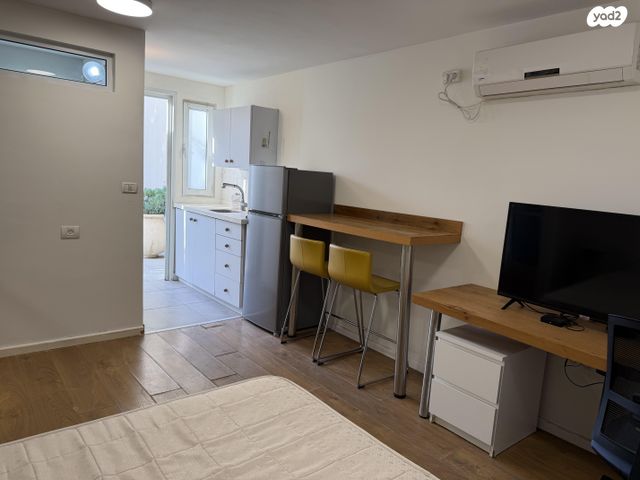 קרן היסוד 12