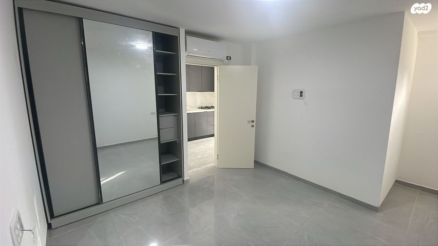 אבן גבירול 12