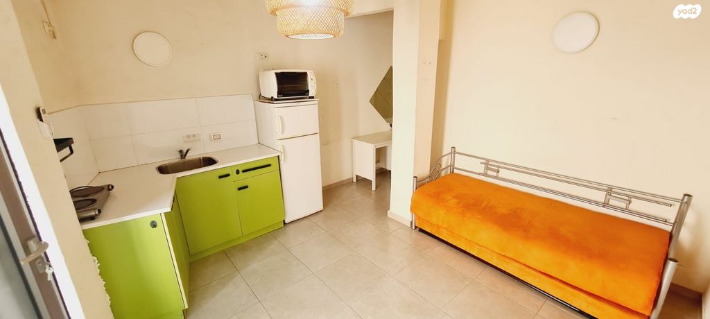 קיבוץ גלויות 104