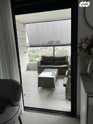 שולמית אלוני 11