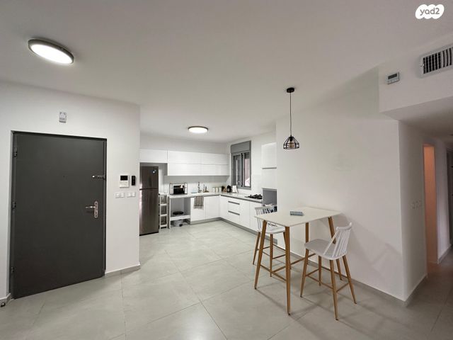 דירה, לוטם 5, הפרחים, חריש