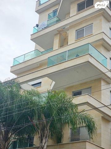 אברהם שפירא 