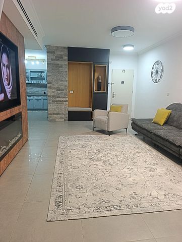 דירה, רחובות הצעירה, רחובות