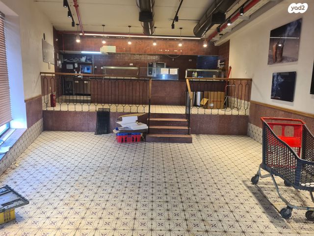 חנויות/ שטח מסחרי