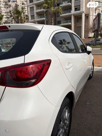 מודעת רכב מאזדה 2