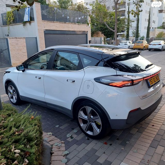 מודעת רכב ג׳ילי Geometry C