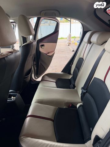 מודעת רכב מאזדה 2