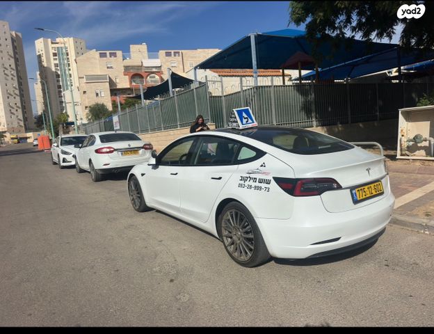 מודעת רכב טסלה מודל 3