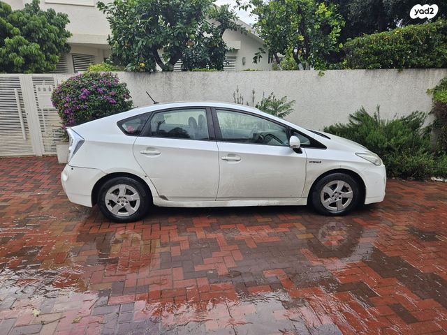 מודעת רכב טויוטה פריוס