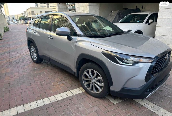 מודעת רכב טויוטה קורולה קרוס