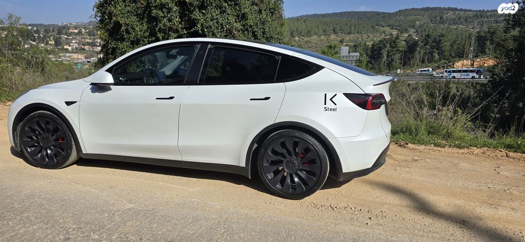 מודעת רכב טסלה מודל Y