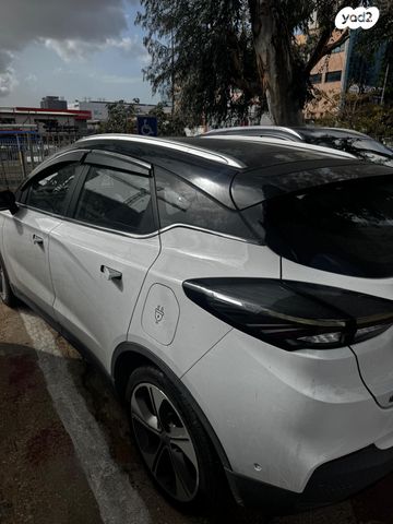 מודעת רכב ג׳ילי Geometry C