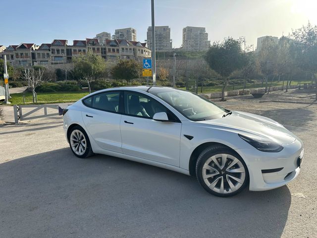 מודעת רכב טסלה מודל 3