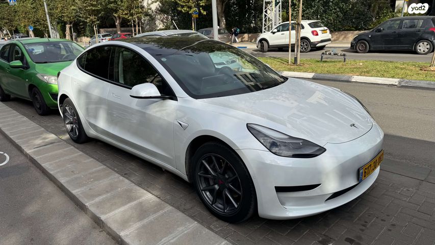 מודעת רכב טסלה מודל 3