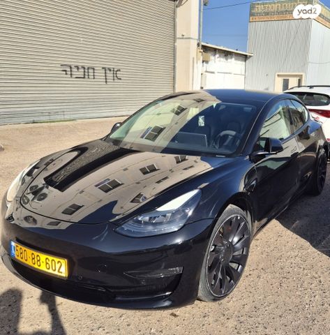 מודעת רכב טסלה מודל 3