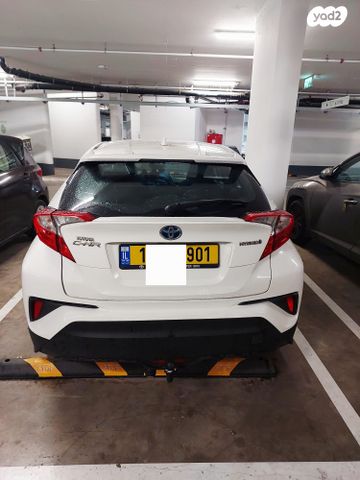 מודעת רכב טויוטה C-HR